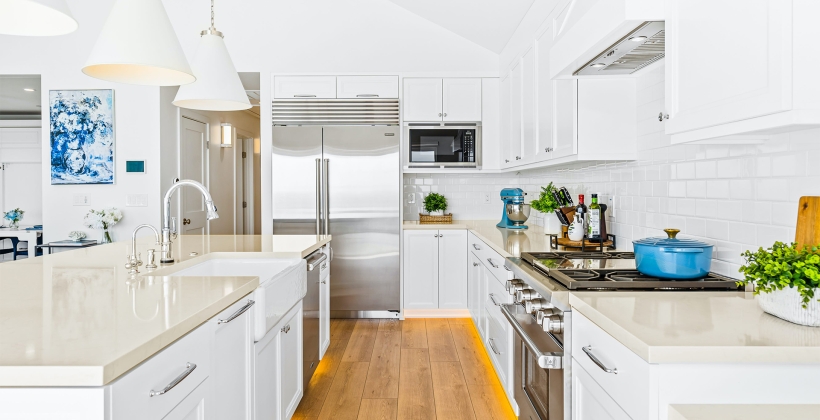 Foxlin-Architects_San-Clemente_Colony-Cove_Renovation_House-Kitchen-820x420.jpg