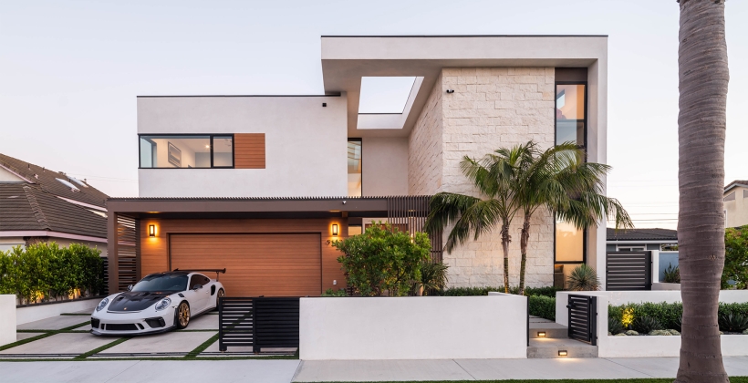 Foxlin-Architects_Huntington-Beach_Christine_New-Construction-House_View-From-Street-820x420.jpg