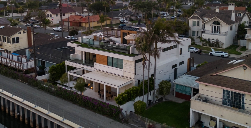 Foxlin-Architects_Huntington-Beach_Christine_New-Construction_House-Aeriel-Roof-Garden-820x420.jpg