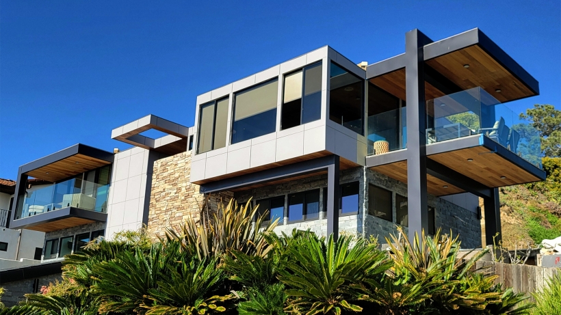 Foxlin-Architects_San-Clemente_BocaDelCanyon_Exterior-Renovation_Home-View-From-Rear-820x461.jpg