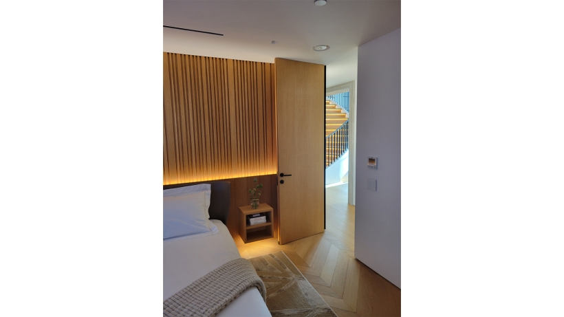 Foxlin-Architects_Dana-Point_Santa-Clara_Renovation_House-Bedroom-820x461.jpg