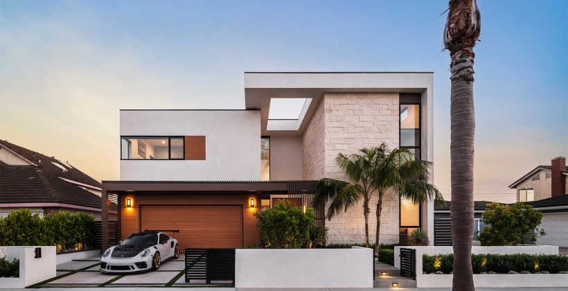 Foxlin-Architects_Huntington-Beach_Christine_New-Construction-House-View-From-Street-820x420.jpg