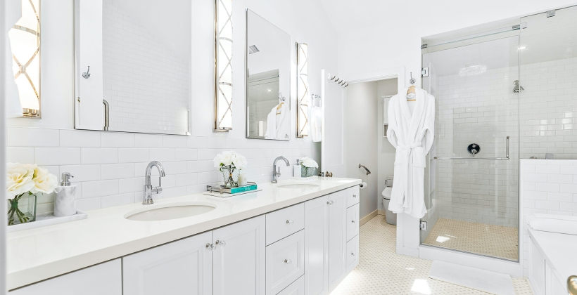 Foxlin-Architects_San-Clemente_Colony-Cove_Renovation_House-Bathroom-820x420.jpg